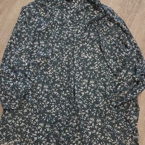 41 Hawthorn Sage Green and White Floral Top 2x
